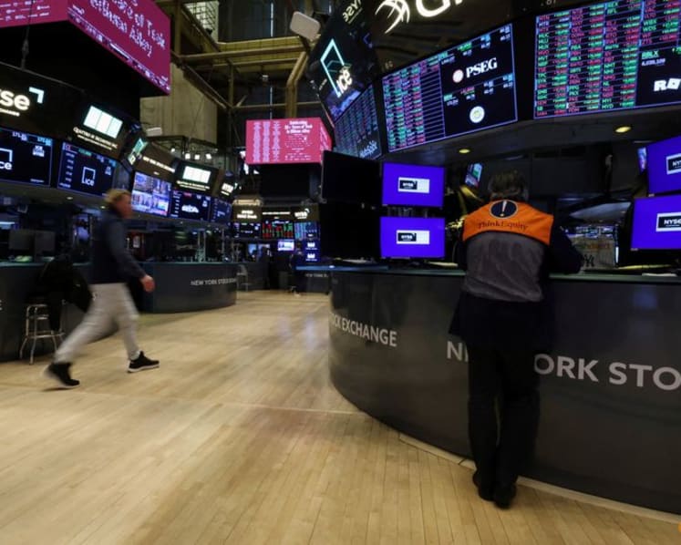 Stock indexes gain with US technology shares; yen strengthens