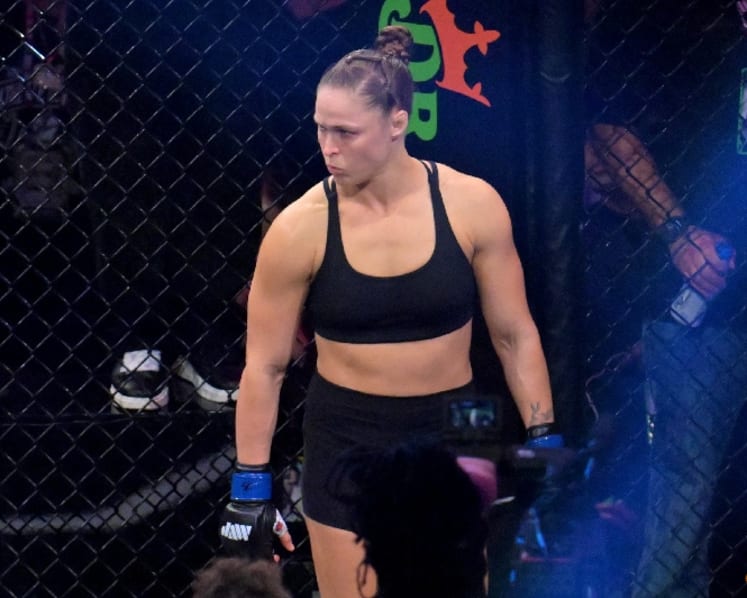 Rousey rolls back the clock to submit Carano in 17 seconds
