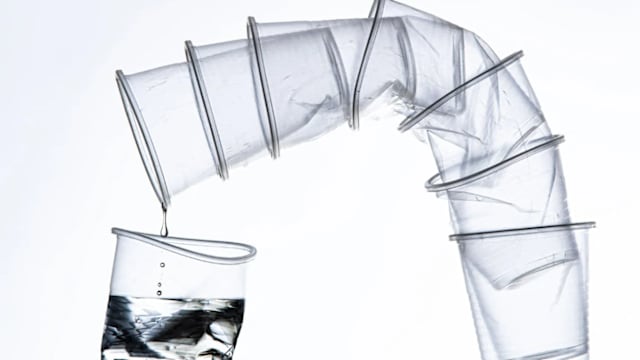 法国政府推迟一次性塑料杯禁令至2030年