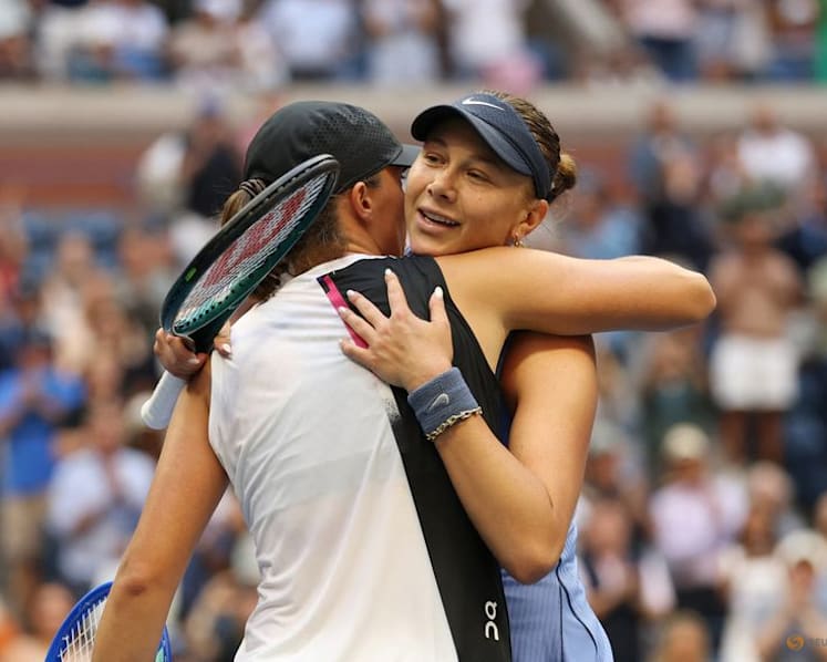 Anisimova moves past Wimbledon agony to upset Swiatek in US Open quarters
