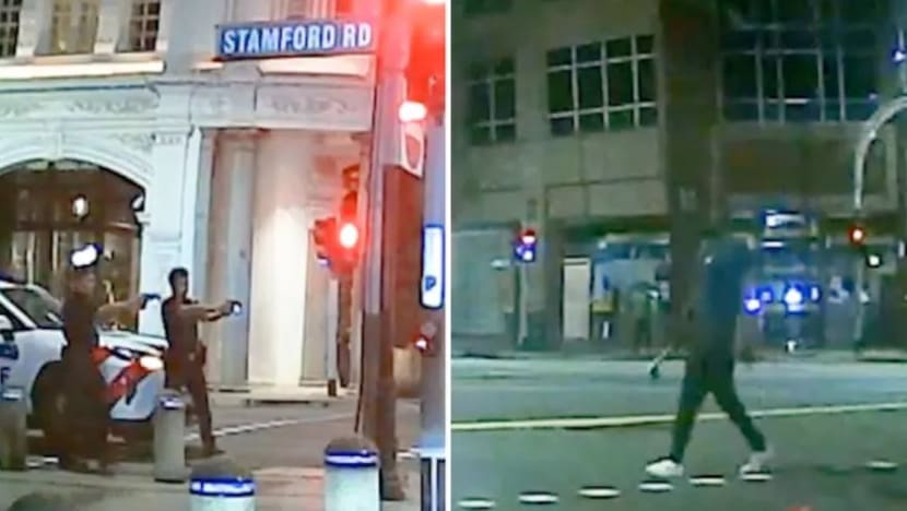 Lelaki bawa kapak di Stamford Road didakwa & direman di IMH Lelaki bawa kapak di Stamford Road didakwa & direman di IMH