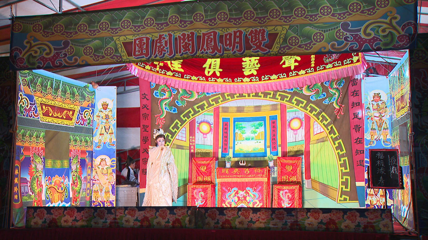 受访戏班：今年农历七月演出邀约 同比减少两成