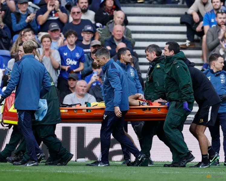 Chelsea's Martinez suffered concussion after collision at Everton, says Alonso