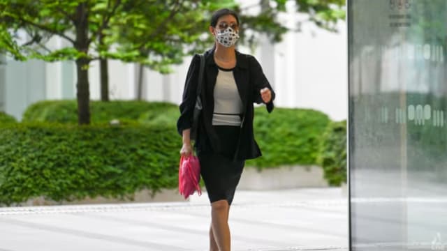 “人肉挡车”纠纷女司机上诉失败 维持12个月禁驾令