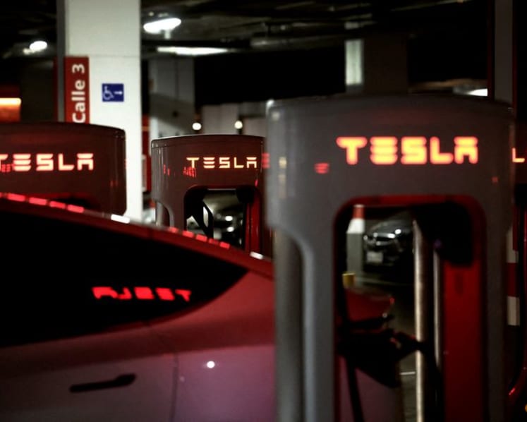 Exclusive-Tesla faces EU skepticism over automated-driving tech, records show