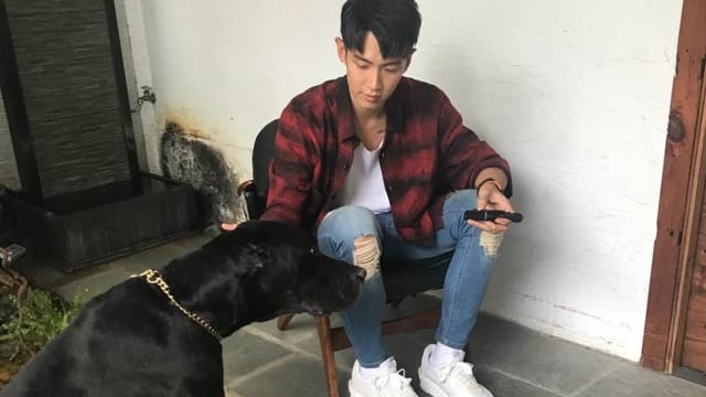 陪伴自己3511天　柯震东痛失爱犬