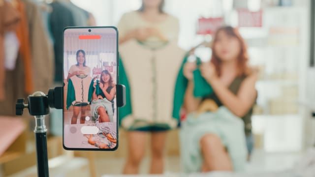 中国宣布直播带货新措施 必须说清楚“谁在带货”