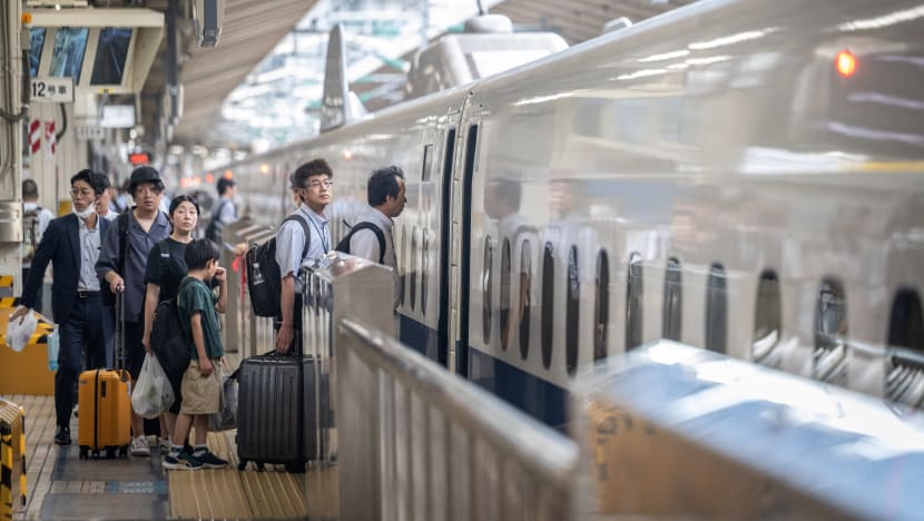 139,000 penumpang kereta api laju Shinkansen terjejas akibat hujan lebat