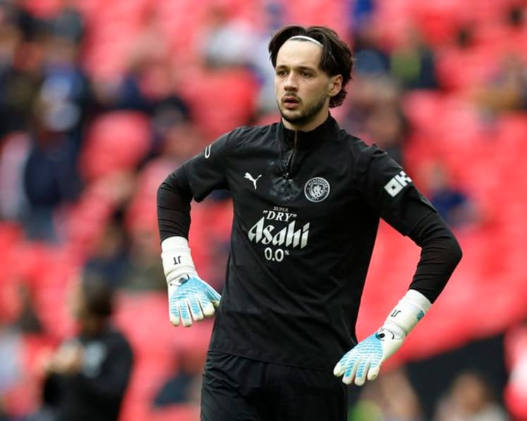 Leeds United bring goalkeeper Trafford from Man City on club record fee