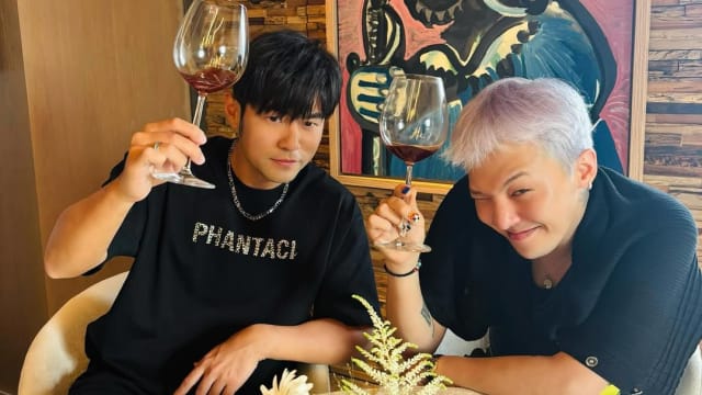 周杰伦和G-Dragon聚会，身后毕卡索名画引网友讨论！
