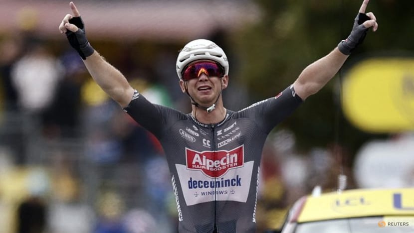 Groves avoids crash to win Tour Stage 20, Pogacar retains lead
