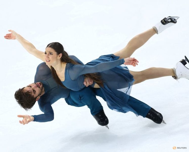 Figure skating-Fournier Beaudry granted French citizenship
