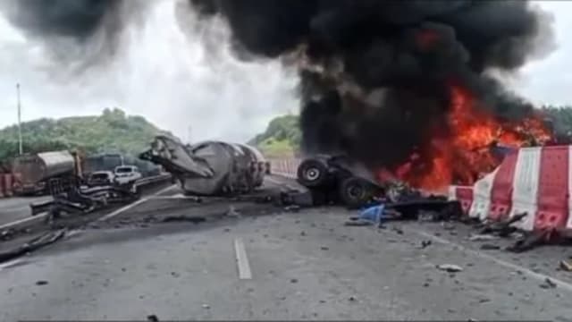 马国南北大道油槽车与罗厘相撞起火 一死一伤