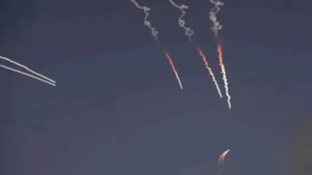 美军连续六夜空袭伊朗　再炸机场桥梁