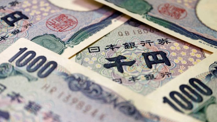 Dollar flat after inflation data; yen set for strong weekly gain