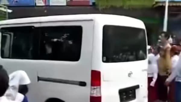 Mobil MBG ‘nyelonong’ terobos pagar SDN 01 Kalibaru: 21 luka-luka termasuk guru