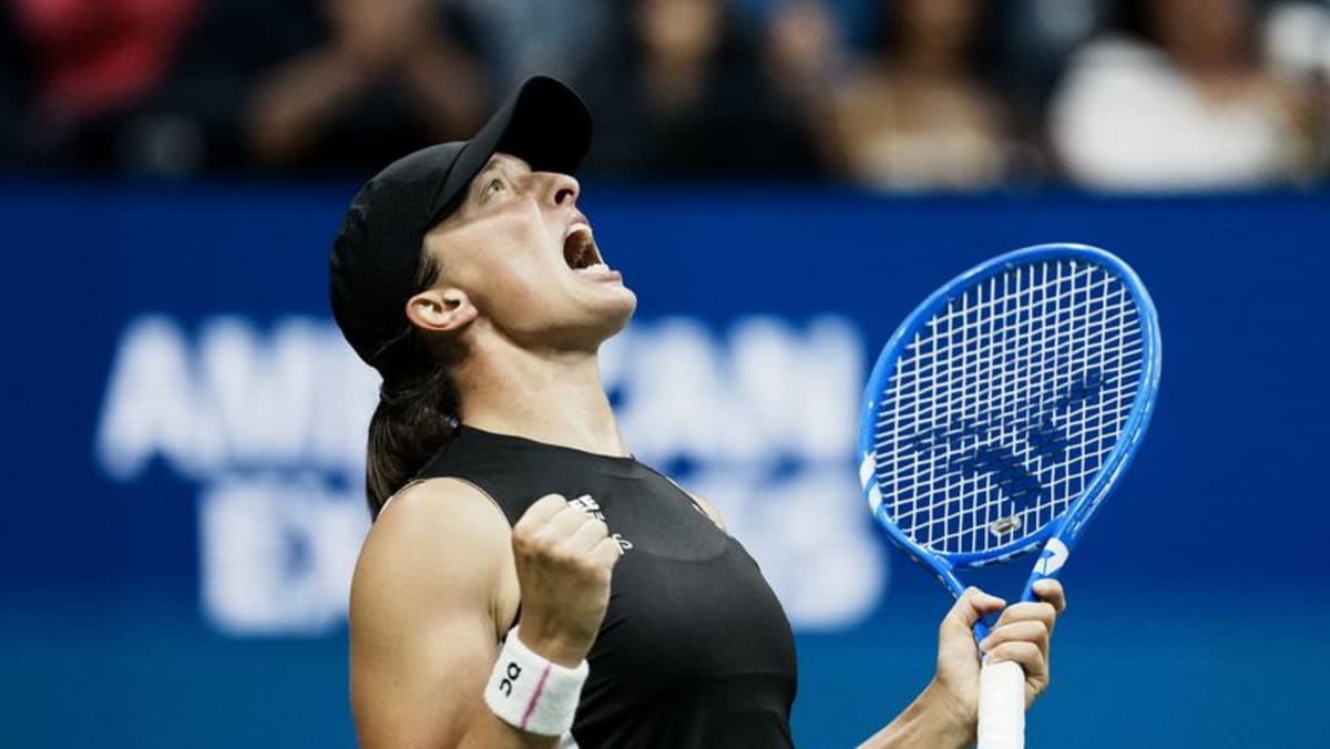 Swiatek survives Kalinskaya scare to reach US Open last 16