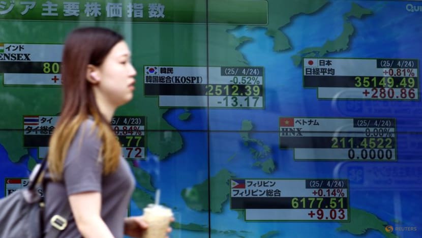 Stocks decline with tech shares; dollar weakens as Fed rate cut in view Stocks decline with tech shares; dollar weakens as Fed rate cut in view