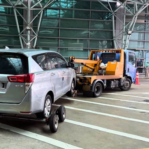 打击非法跨境载客不停手 陆交局查获六司机兼扣车