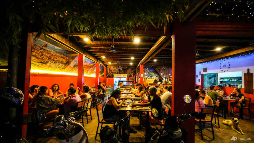 லாவோஸ் மதுபானச் சம்பவம் - ஆஸ்திரேலிய, அமெரிக்க இளையர்கள் மரணம் 