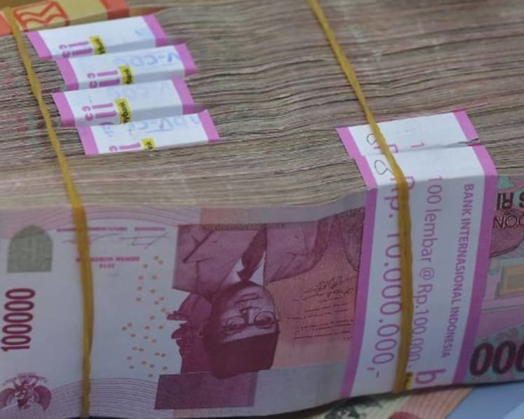 Man fined for not declaring currencies worth S$376,000 when entering Singapore