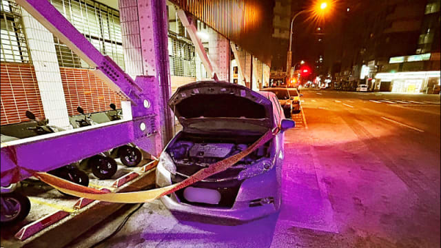 台湾少年疑不满警问案态度差 涉教唆两友人烧警车