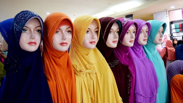 Harga jilbab dari China cuma Rp2.000, Menteri Maman geram: Hancur UMKM kita