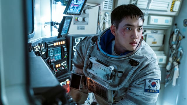 “The Moon”　无畏前行，才是人类