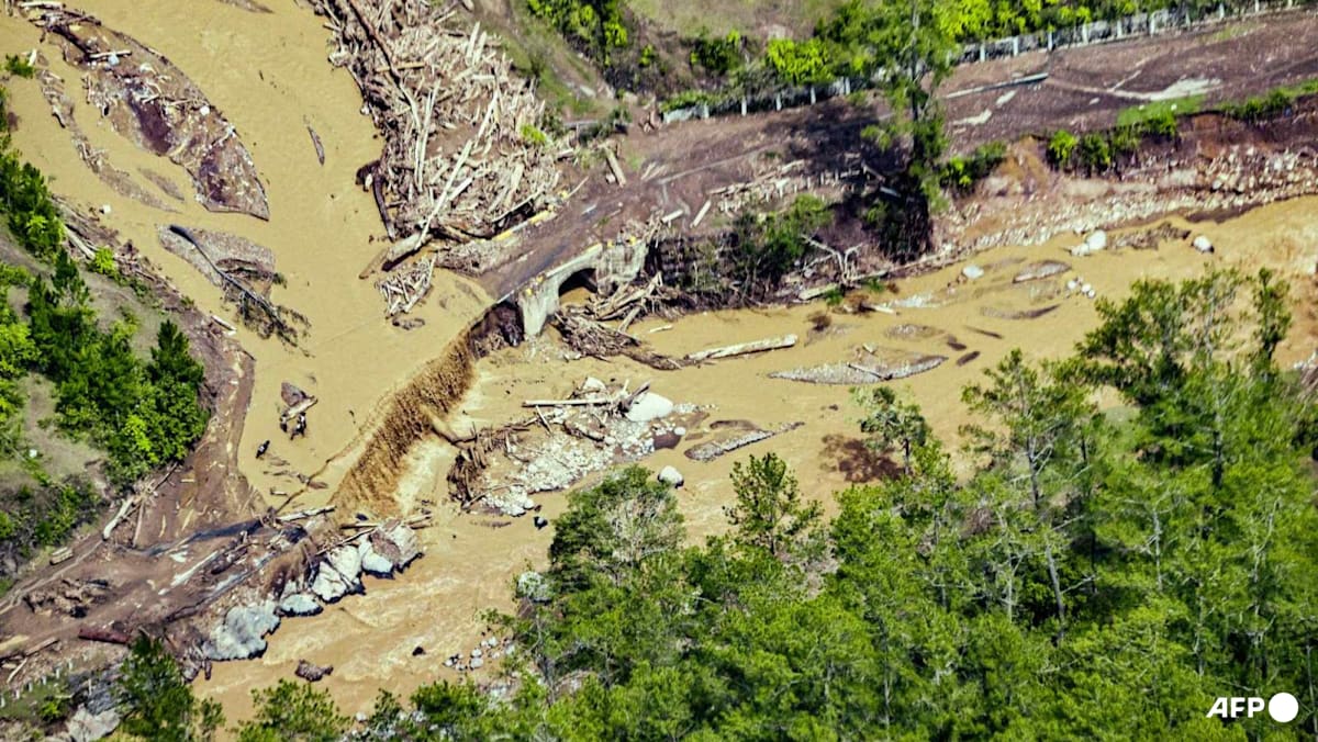 Starvation fears as more heavy rain threaten flood-ruined Indonesia Starvation fears as more heavy rain threaten flood-ruined Indonesia