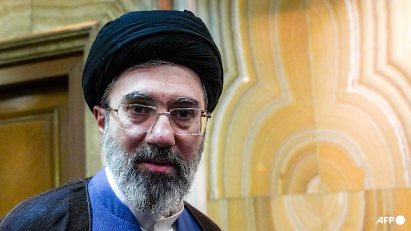 Iran's new leader, still silent, was elevated by the Revolutionary Guards
