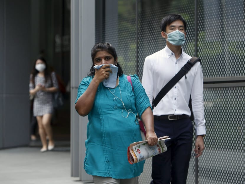 Haze hazardous, but it's business as usual in S’pore on Friday morning Haze hazardous, but it's business as usual in S’pore on Friday morning