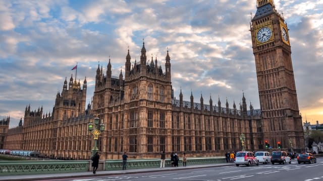 英国今年第三季经济萎缩0.2% 或预示当地经济已陷入衰退