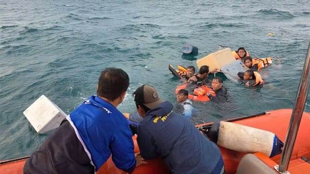 泰国芭堤雅渔船倾覆 15人漂浮海上逾七小时