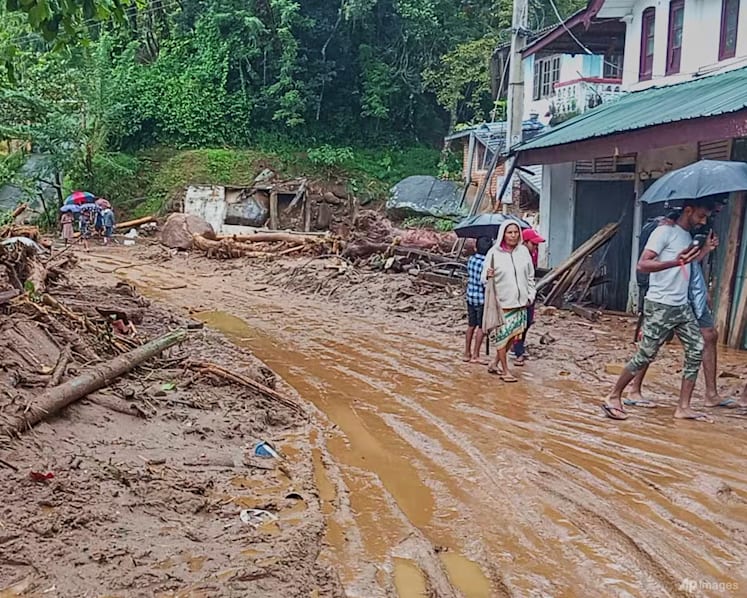 Sri Lanka closes some schools as heavy rains trigger floods and mudslides, killing 5 Sri Lanka closes some schools as heavy rains trigger floods and mudslides, killing 5