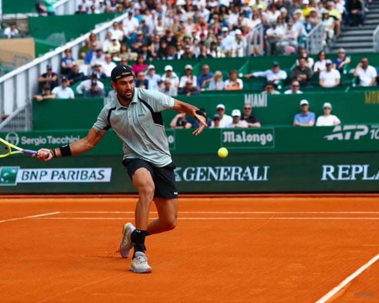 Medvedev smashes racket during 6-0 6-0 loss in Monte Carlo