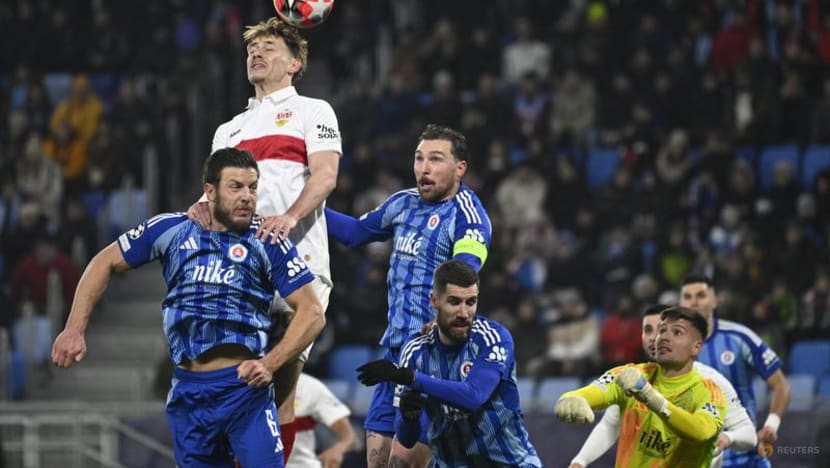 Stuttgart stay in playoff hunt with 3-1 win in Bratislava