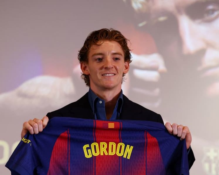 Barcelona sign England winger Gordon from Newcastle