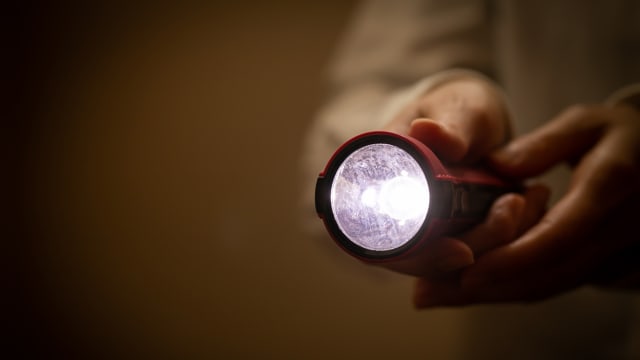 停电时该怎么做才安全？该点蜡烛吗？一文了解！