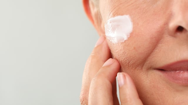 称遭服务员施压买下6500元护肤品 年长华妇要求退款遭驳回