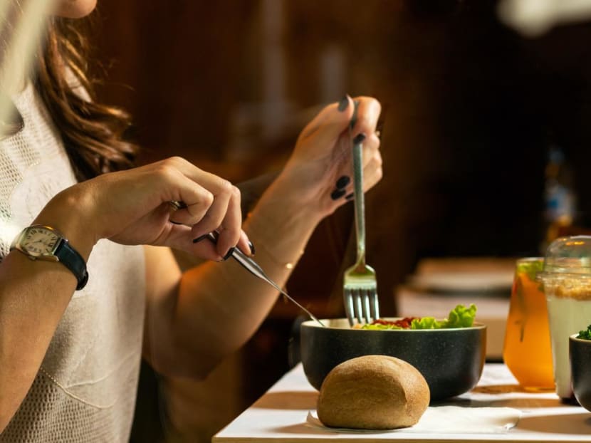 Commentary: Late-night eating may cause greater weight gain — new research points to why Commentary: Late-night eating may cause greater weight gain — new research points to why