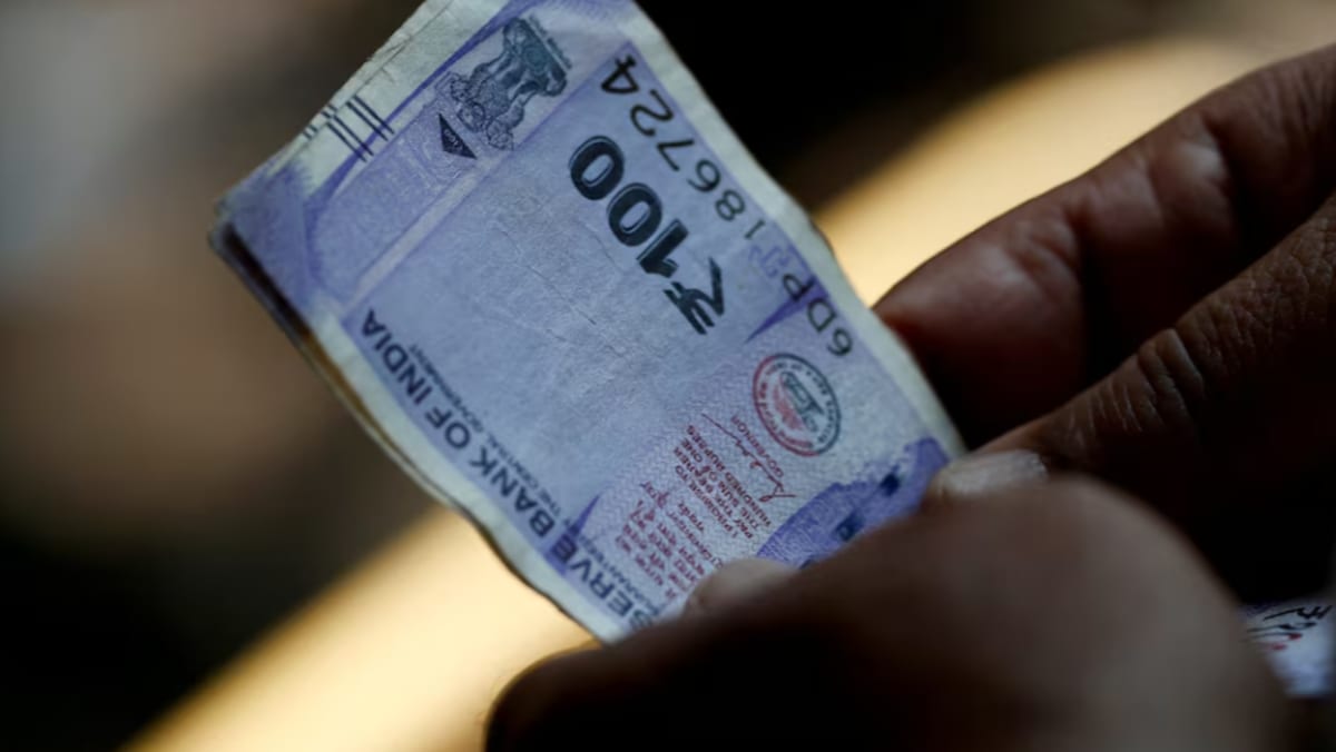 印度卢比兑美元汇率跌破90关口创历史新低- 8world