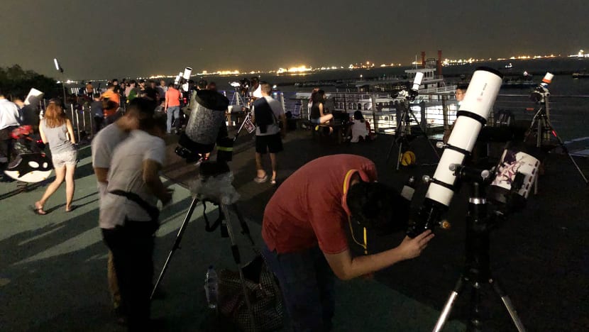 Shooting the breeze, while waiting to catch Mars and ‘blood moon’ double bill
