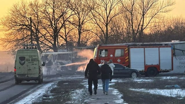 乌克兰指俄无人机击中一辆载有矿工巴士 至少12死