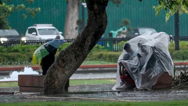 印度部分地区遭暴雨袭击 三天内已造成至少18人死亡