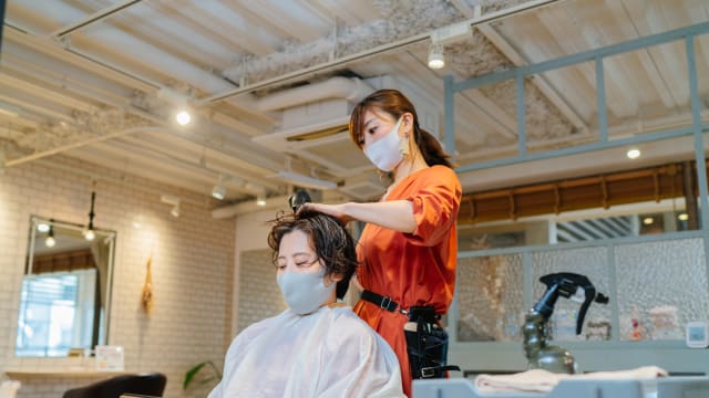 日本服务业停滞后 恢复增长