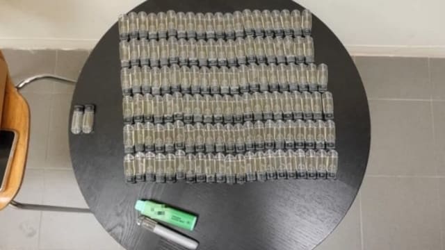 18岁男子涉嫌贩卖含麻醉剂依托咪酯电子烟弹 今日被控