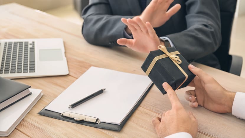 'Easier to say no': Public servants would rather decline gifts than go through declaration process 'Easier to say no': Public servants would rather decline gifts than go through declaration process