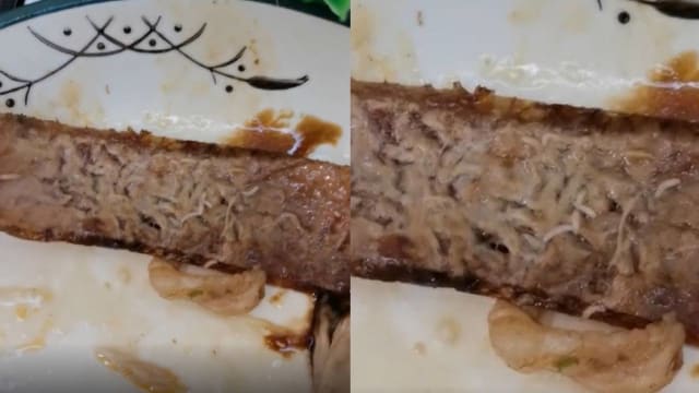 烤鸭皮下爬满活蛆 中国酒楼：现烤不可能有活蛆