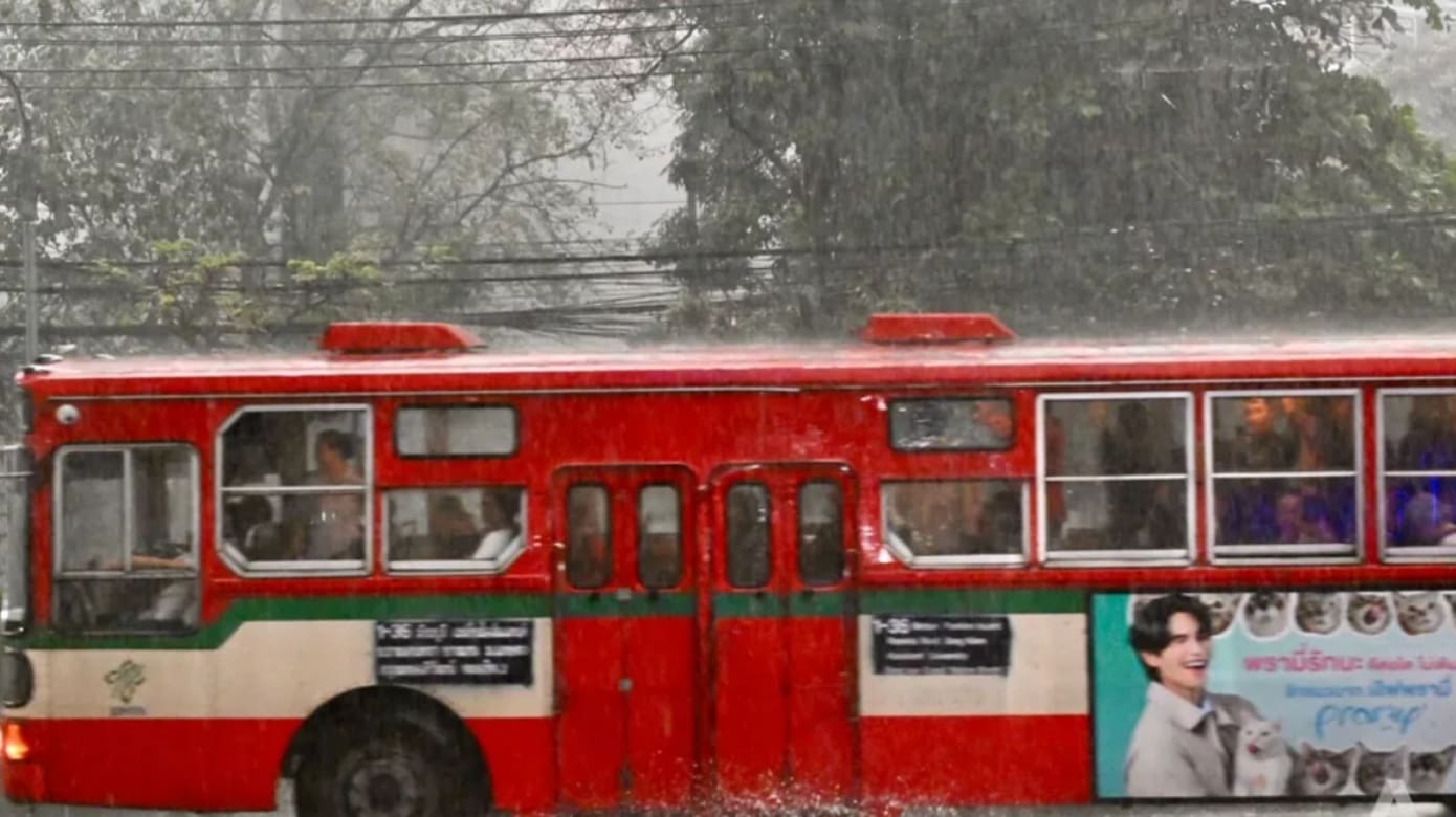 曼谷旱季罕见暴风雨来袭 6500计票站料出现后勤压力