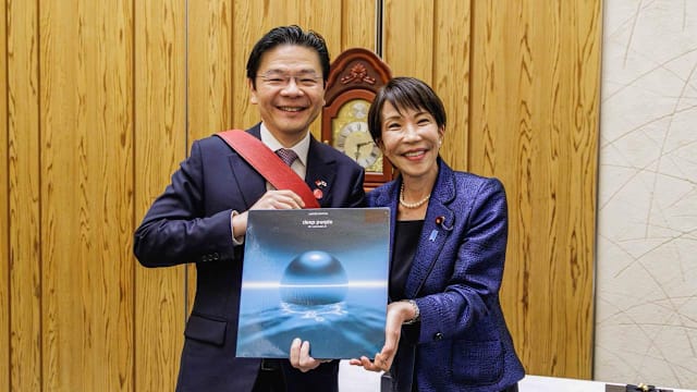 两人都是音乐爱好者 黄总理与高市首相互赠礼物别具匠心